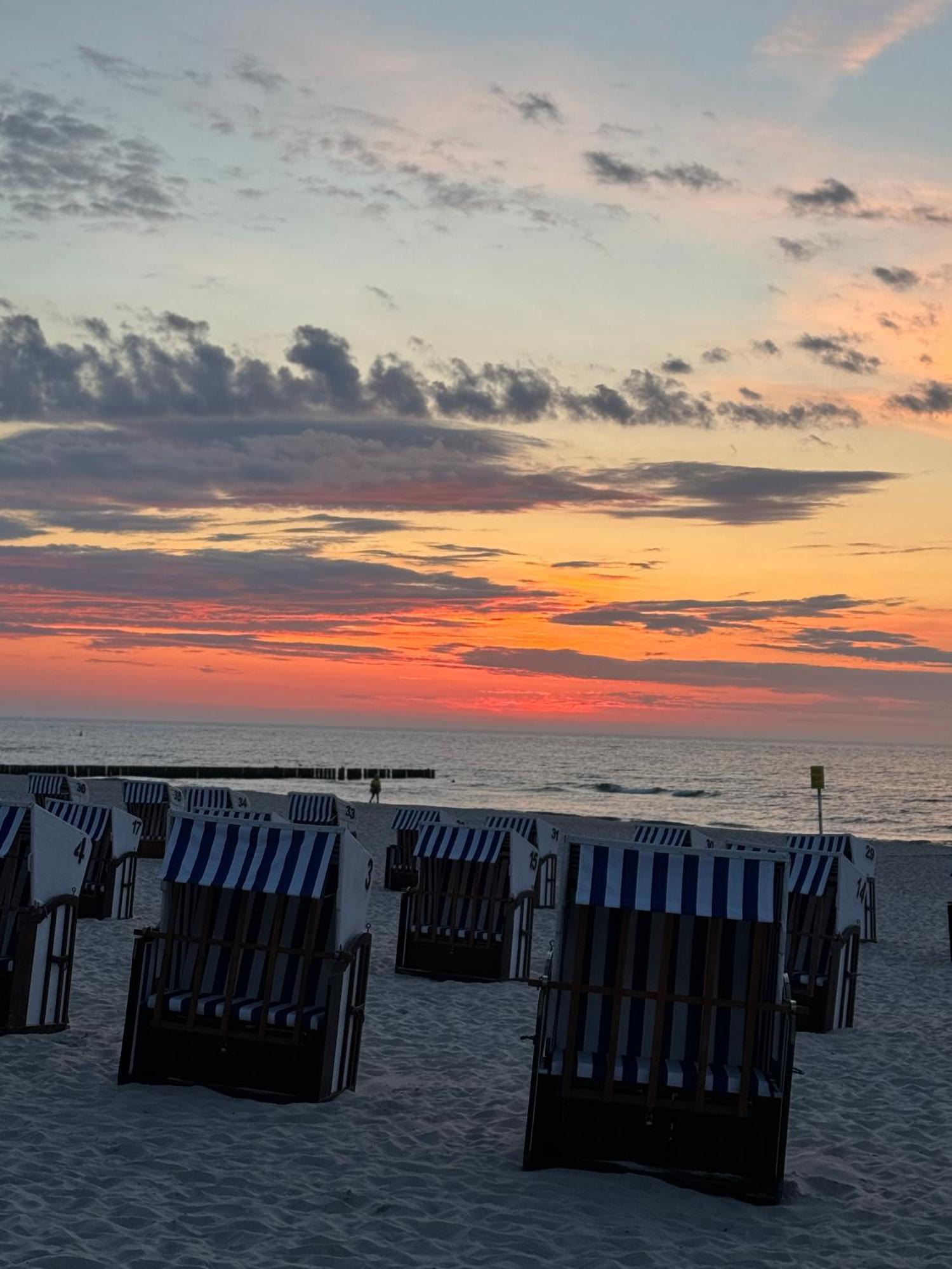 4Summer Kolobrzeg Apartamenty White Blue Sauna & Fitness & Parking 100 Metrow Do Pieknej Szerokiej Piaszczystej Plazy, Wspanialy Widok Z Duzego Tarasu! 100 Meter Zu Einem Schoenen Breiten Sandstrand, Herrliche Aussicht Von Einer Grossen Terrasse! Ngoại thất bức ảnh